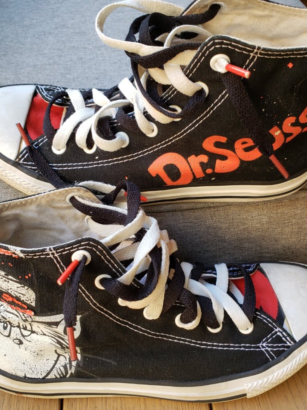 EUC CTAS Converse whimsical Dr. Seuss 'Cat in the Hat' 617749 (4.5 Junior) KICKS